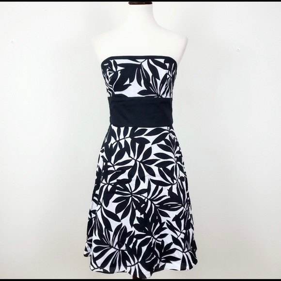 White House Black Market Dresses & Skirts - WHBM Leaf Print Strapless Cotton  Dress Size 2